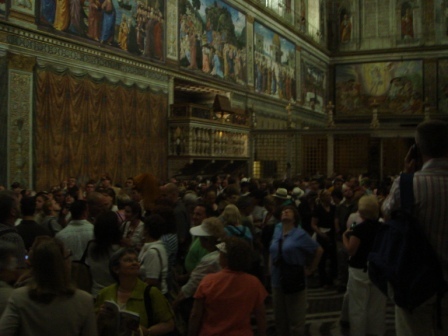 06 The crowd in the Sistine Chapel