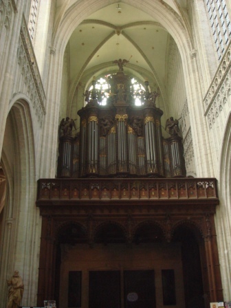 04 The cathedral organ