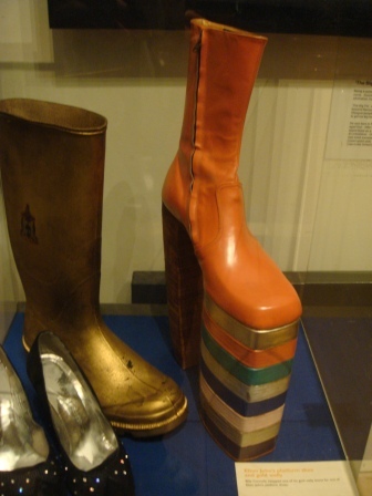 12 Gold welly and friend
