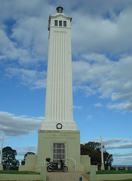 Parkes War memorial