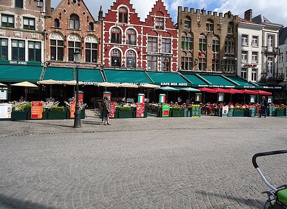 Empty cafes at Brugge