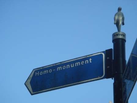 11 Homo monument sign