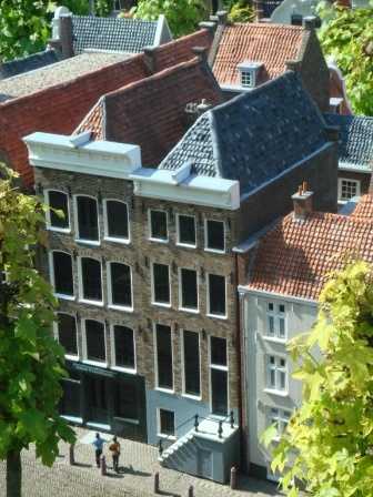 14 Anne Frank's house