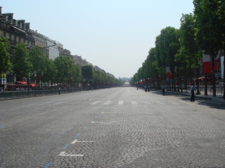04 Empty Champs Elysee