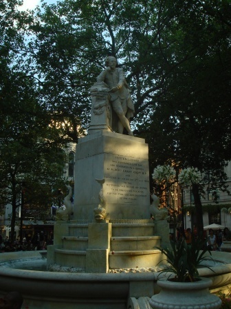 17 Statue in Leicester Square