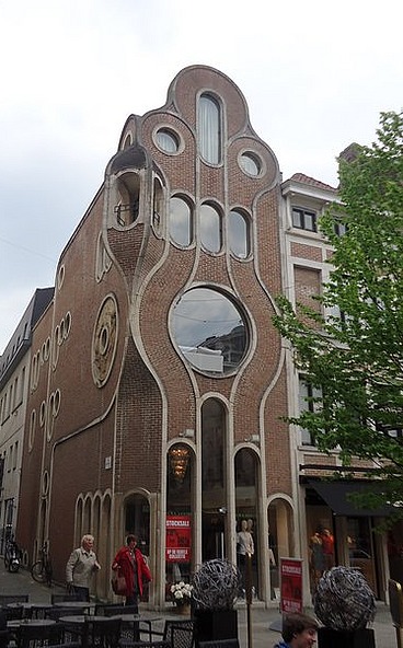 Very cool building