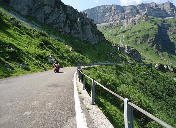 Klausenpass safety barriers